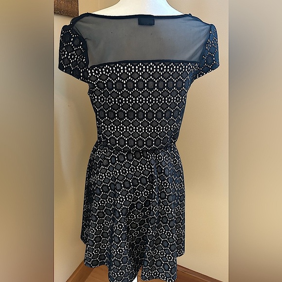 Like new geometric party dress - Picture 2 of 3